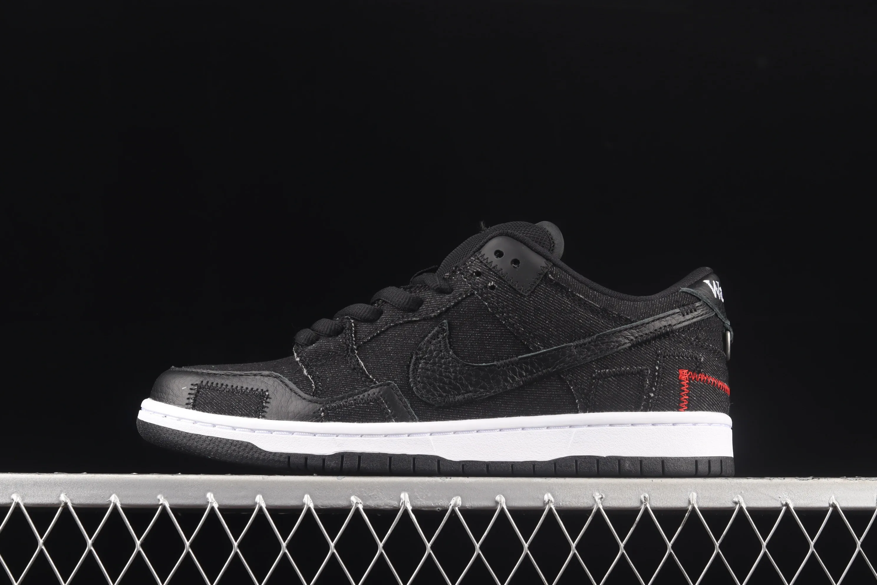 All Categories Nk SB Dunk Series Nk SB Dunk Low Low-top sneakers F version Wasted Youth x Nk SB Dunk Low SB smashed backboard fashion casual sneakers DD8386-001